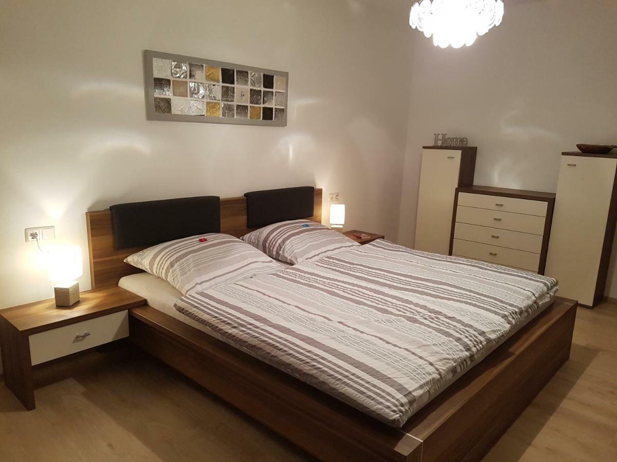 Andys Ferienwohnung ノイシュタット・アン・デア・ヴァルトナーブ エクステリア 写真